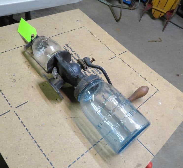 Universal No.24 Coffee Grinder (1 of 9)