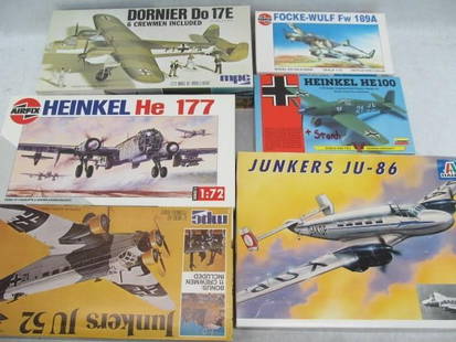 (6) Vintage Plastic Model Airplane Kits: (6) Vintage Plastic Model Airplane Kits