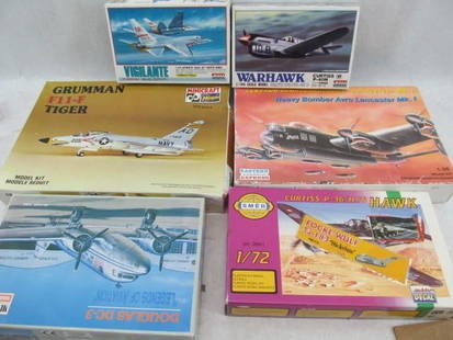 (6) Plastic Model Airplane Kits: (6) Plastic Model Airplane Kits