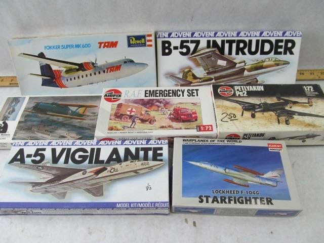 (7) Vintage Plastic Airplane Model Kits (1 of 5)