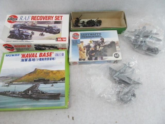 (4) Vintage War Toy Kits w/Planes: (4) Vintage War Toy Kits w/Planes
