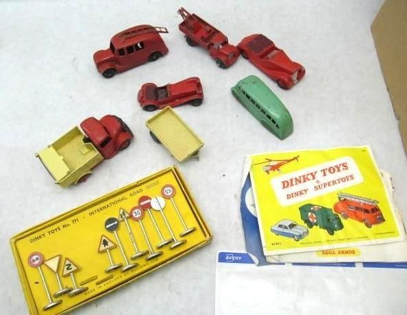 Dinky Toys w/International Road Signs (1 of 5)