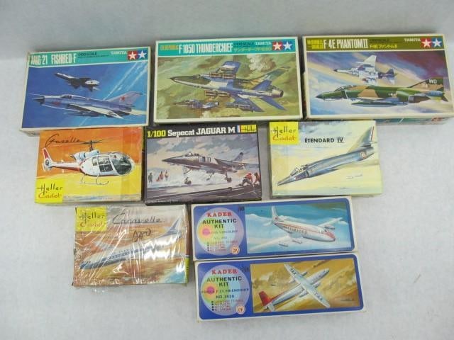 (9) Plastic Airplane Model Kits (1 of 4)