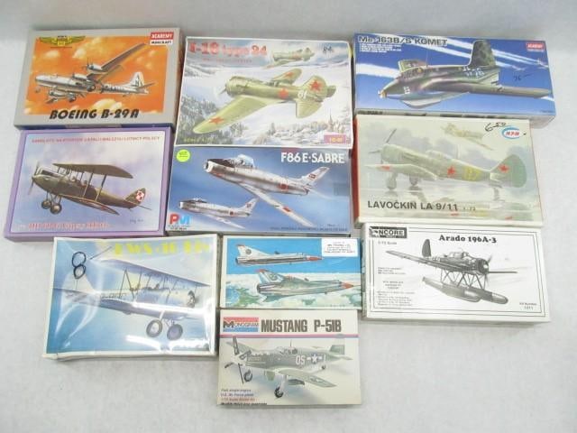 (10) Vintage Airplane Model Kits (1 of 5)