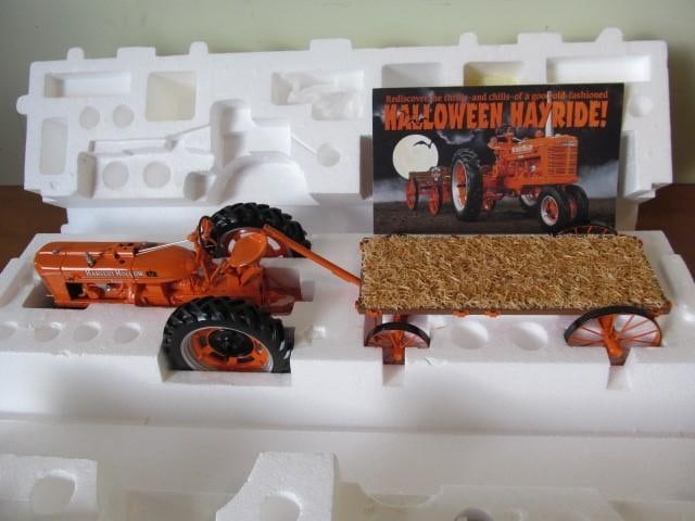 Franklin Mint Harvest Hollow Farms Farmall H Tractor (1 of 18)