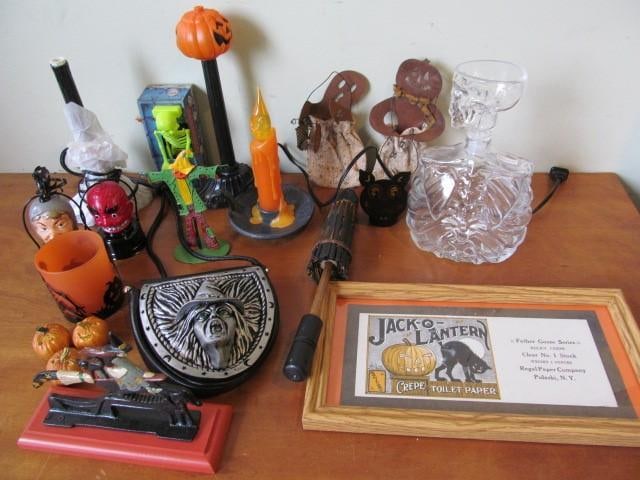 (19pc.) Halloween Decor (1 of 7)