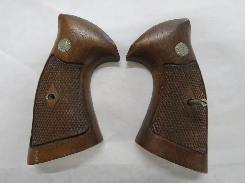 Vintage Smith & Wesson Large Frame Revolver Grips: Vintage Smith & Wesson Large Frame Revolver Grips