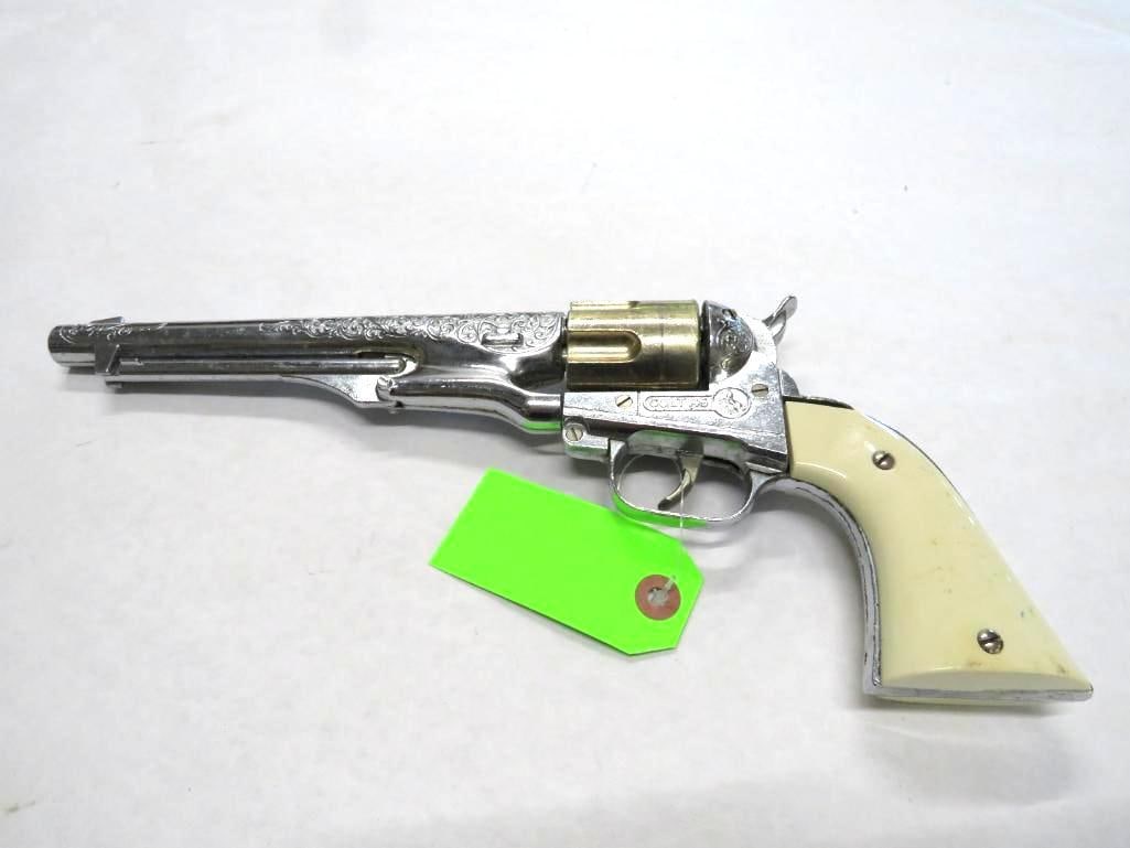 Vintage Hubley Colt 45 Single Action Revolver Cap Gun: action faulty