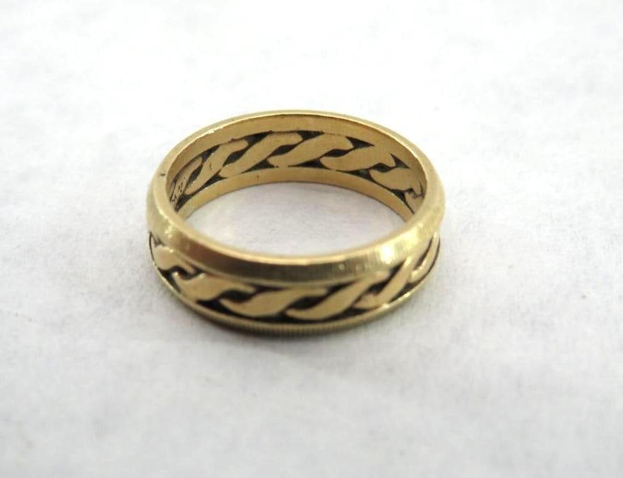 14K Yellow Gold Rope Style Band: Size 4.75. Approx. 3.5 grams.