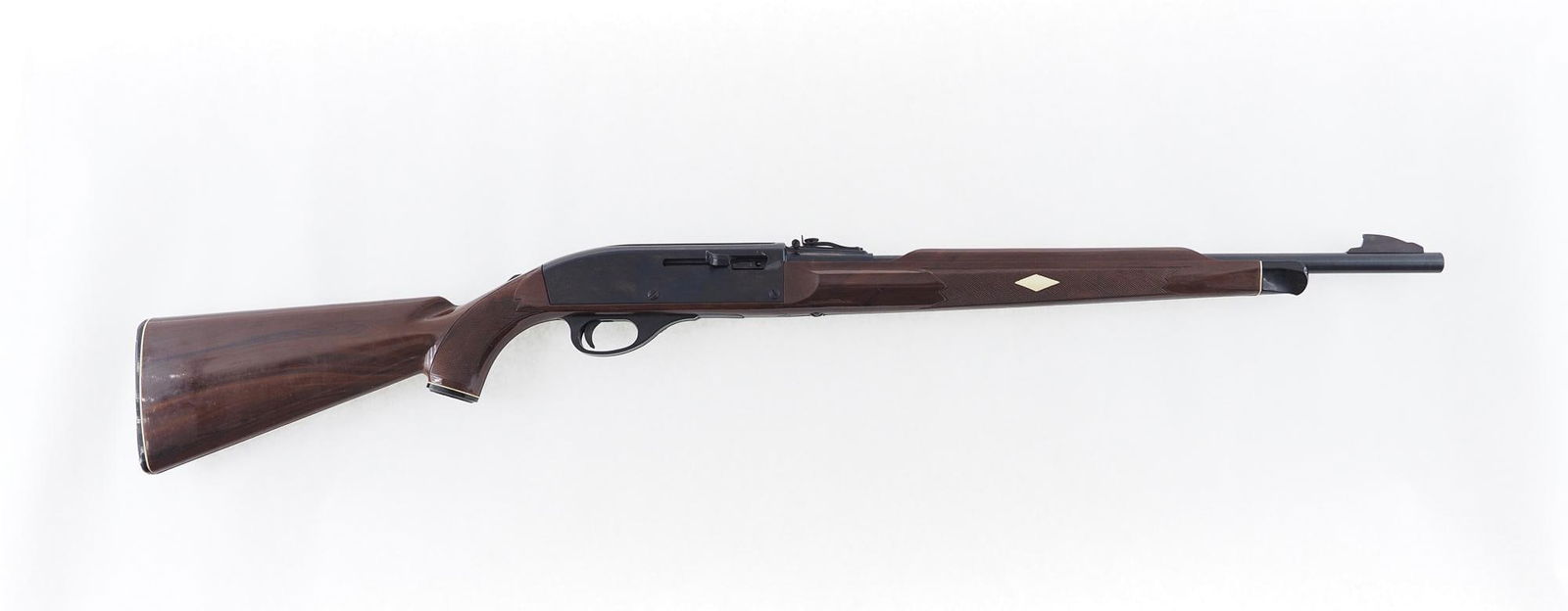 Remington Nylon 66 Semi-Automatic Rifle: no s.n., .22 LR, 19.5" barrel, Mohawk brown stock. Modern (25-0560)