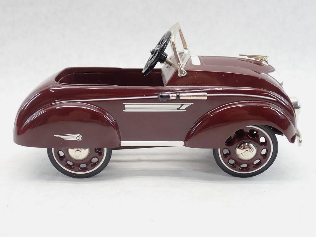 Hallmark Kiddie Car Classics 1937 Steelcraft Airflow Pedal Car: appears new in the box