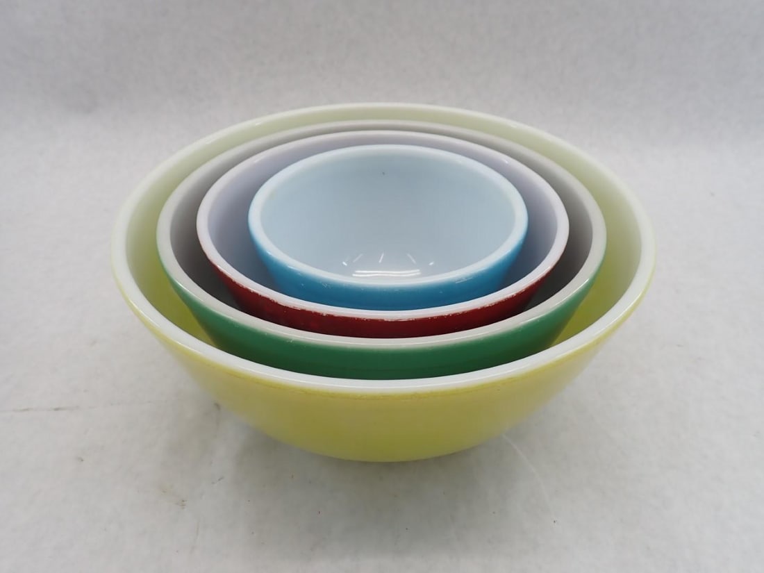 (4) Nesting Pyrex Bowls: 10.5" - 5.5"