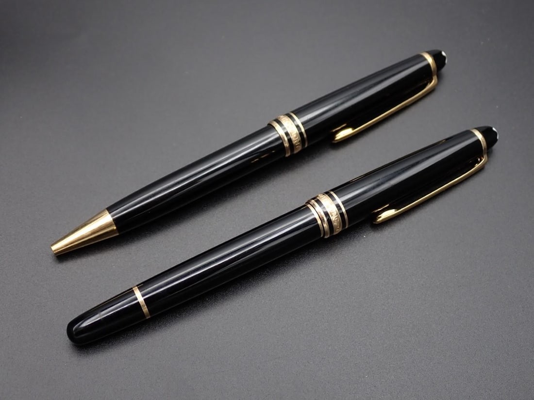 Montblanc Meisterstuck Classique Fountain Pen and Rollerball Pen: the cap of the fountain pen personalized