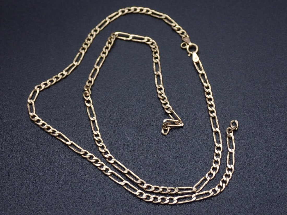 10K Yellow Gold Necklace: 19" in length, 2.8 grams, needs repair