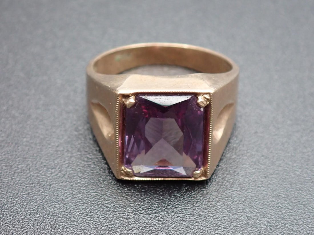 10K Yellow Gold and Amethyst Ring (1 of 5)