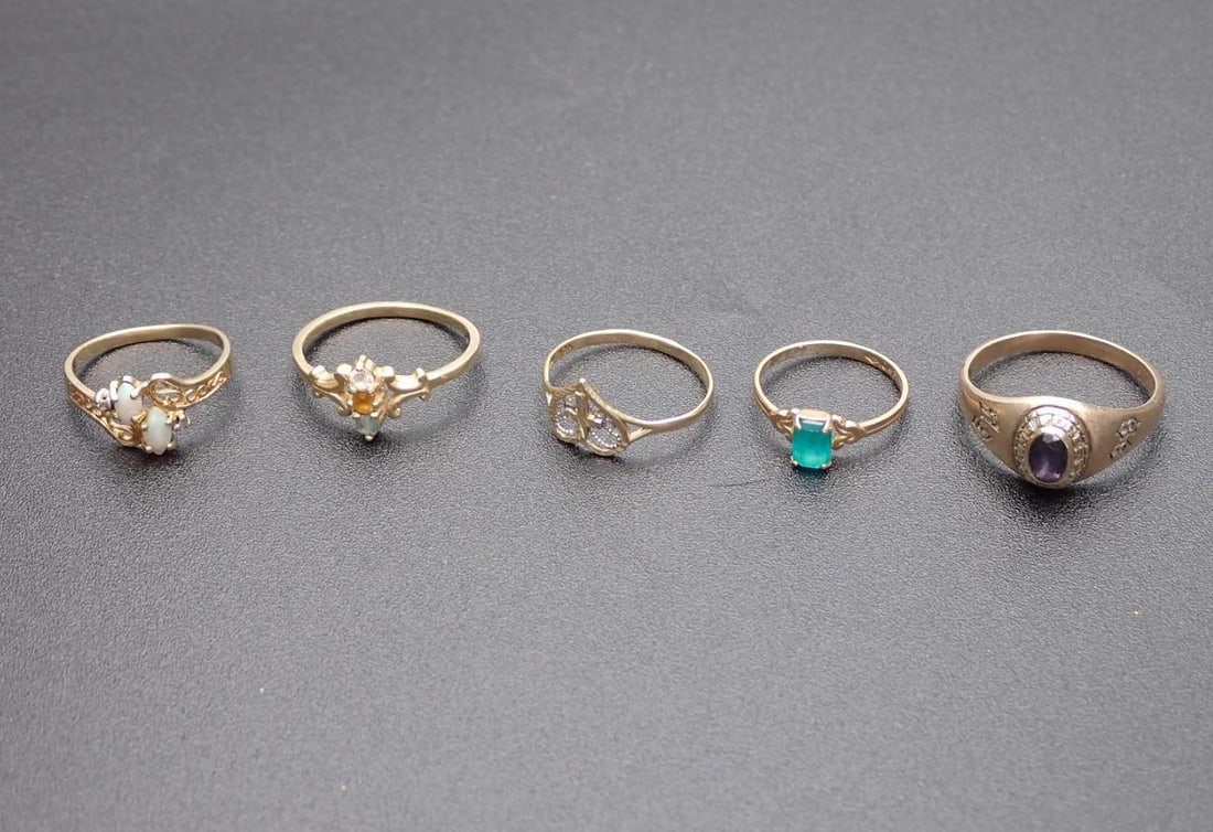 (5) 10K Yellow Gold Rings (1 of 4)