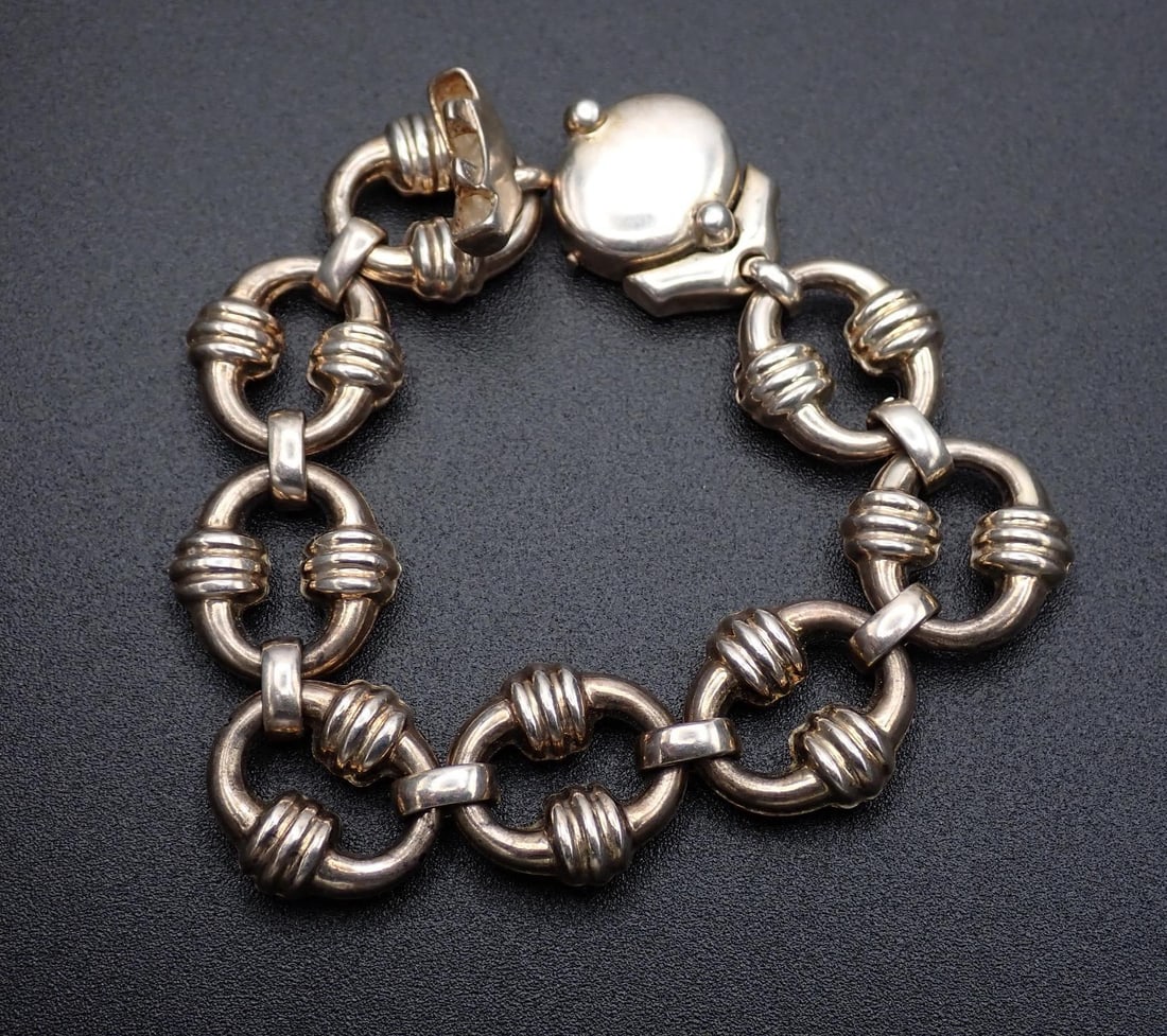 Sterling Silver Bracelet: 8" in length, 29.5 grams