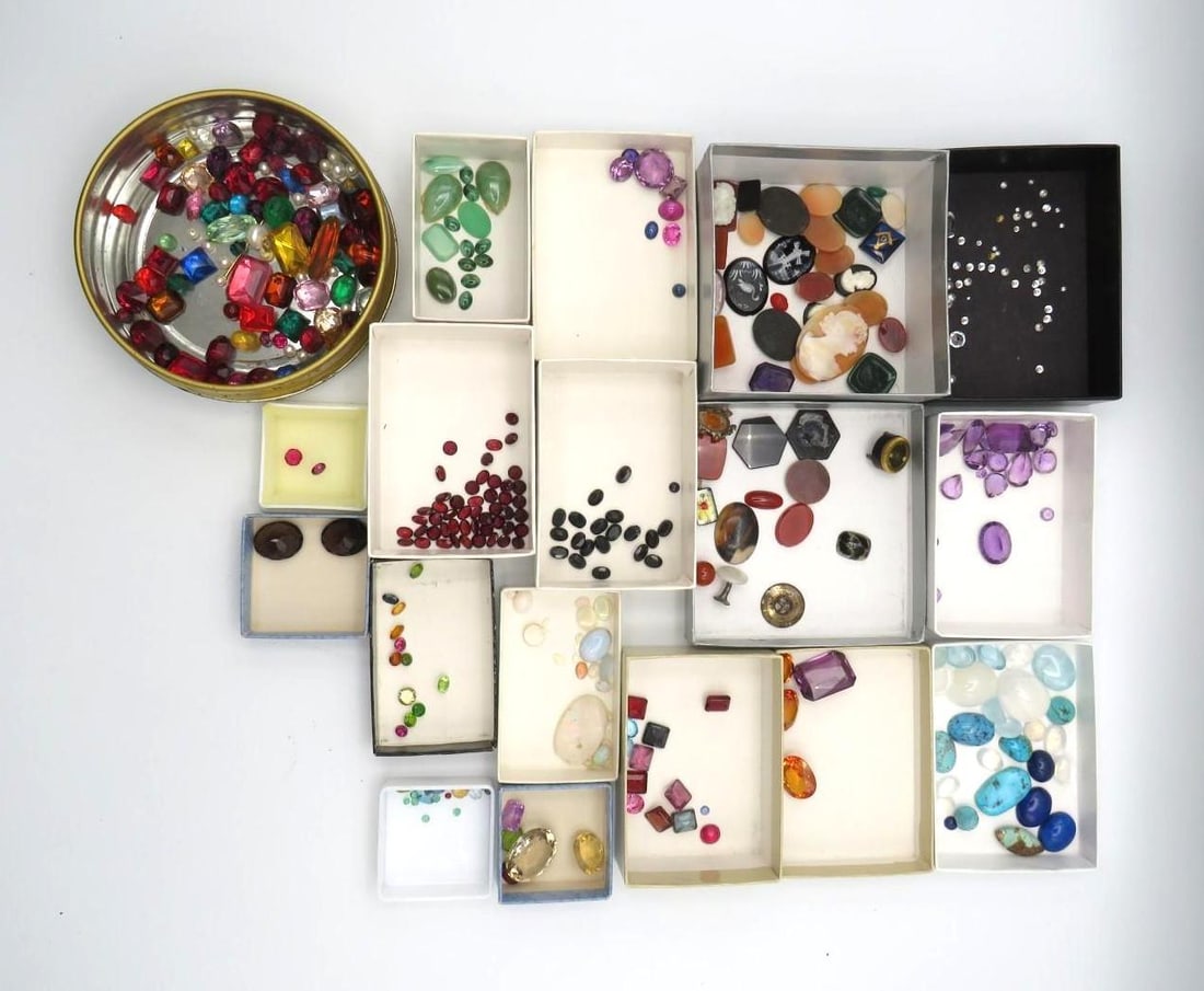 Lot of Semi-Precious Stones: Lot of Semi-Precious Stones