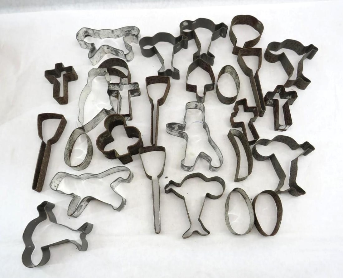 (27) Vintage Cookie Cutters: (27) Vintage Cookie Cutters