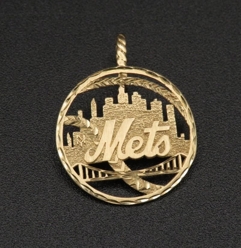 14K Yellow Gold NY Mets Pendant: 24mm in diameter, 3.05 grams