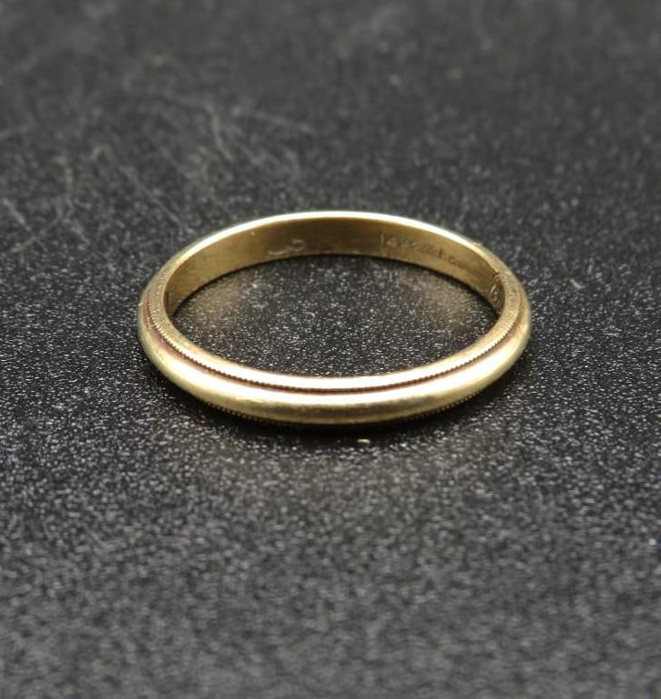 14K Yellow Gold Band: size 7.25, 2.19 grams