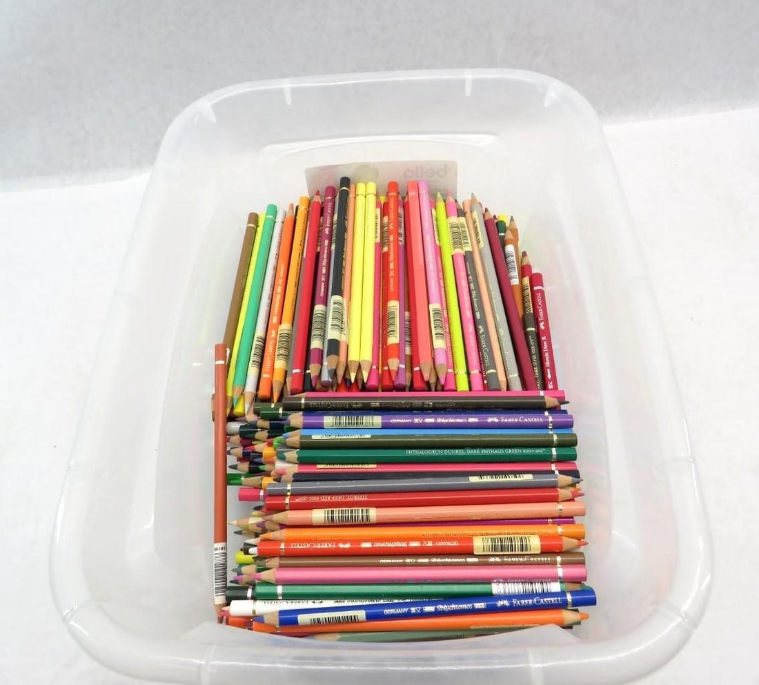 (532)+/- Faber-Castell Color Pencils: may be a few other brands in the mix