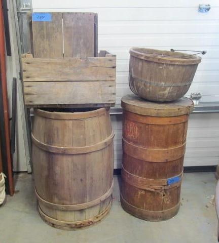 Wood Barrels, Apple Basket, Apple Boxes (1 of 4)