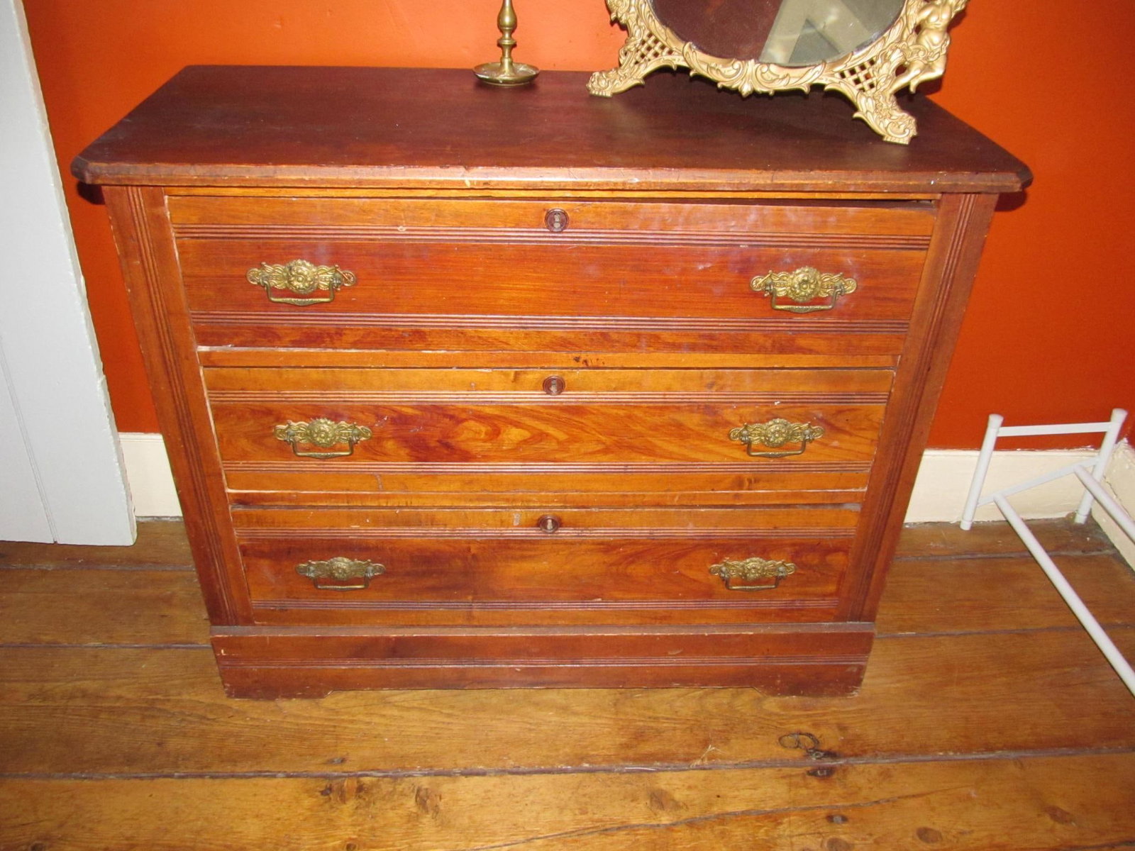3-Drawer Ash Chest: .