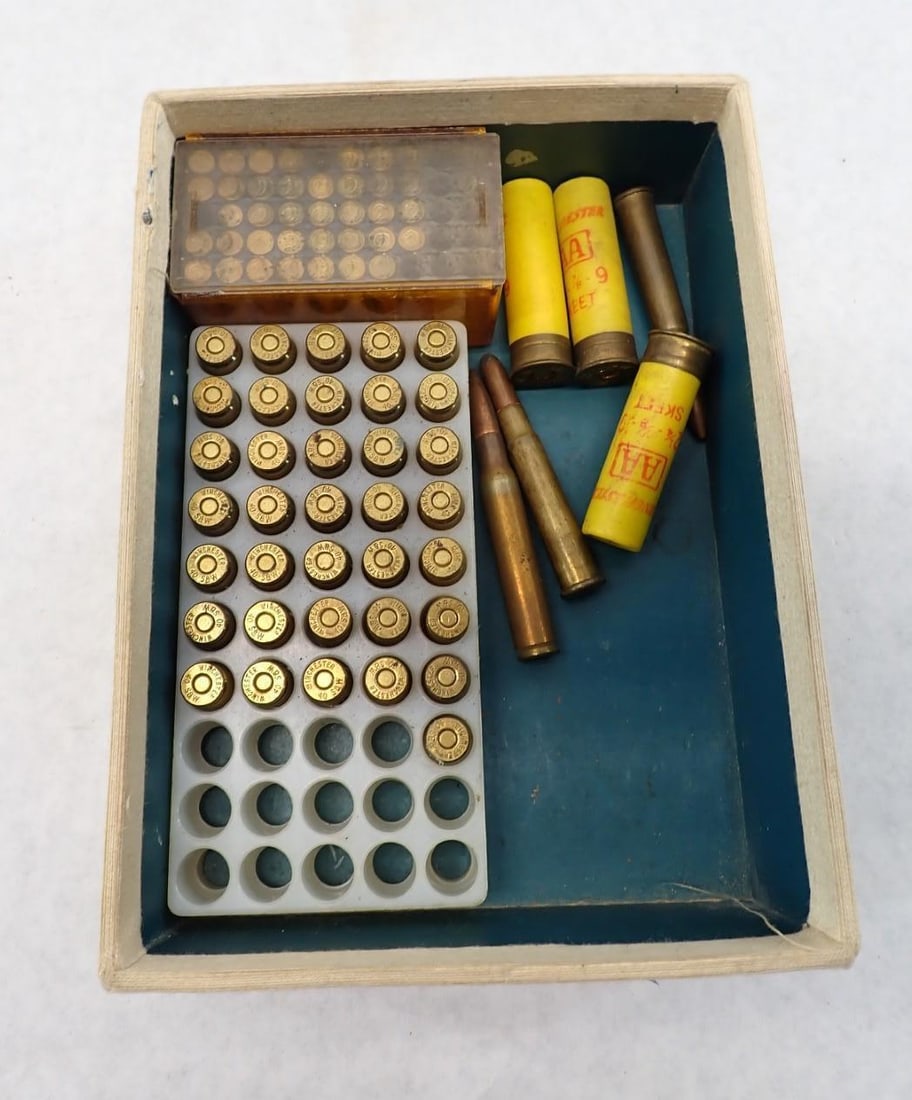 Cartridge Lot: incl.: .40 S&W; .22 Magnum 
