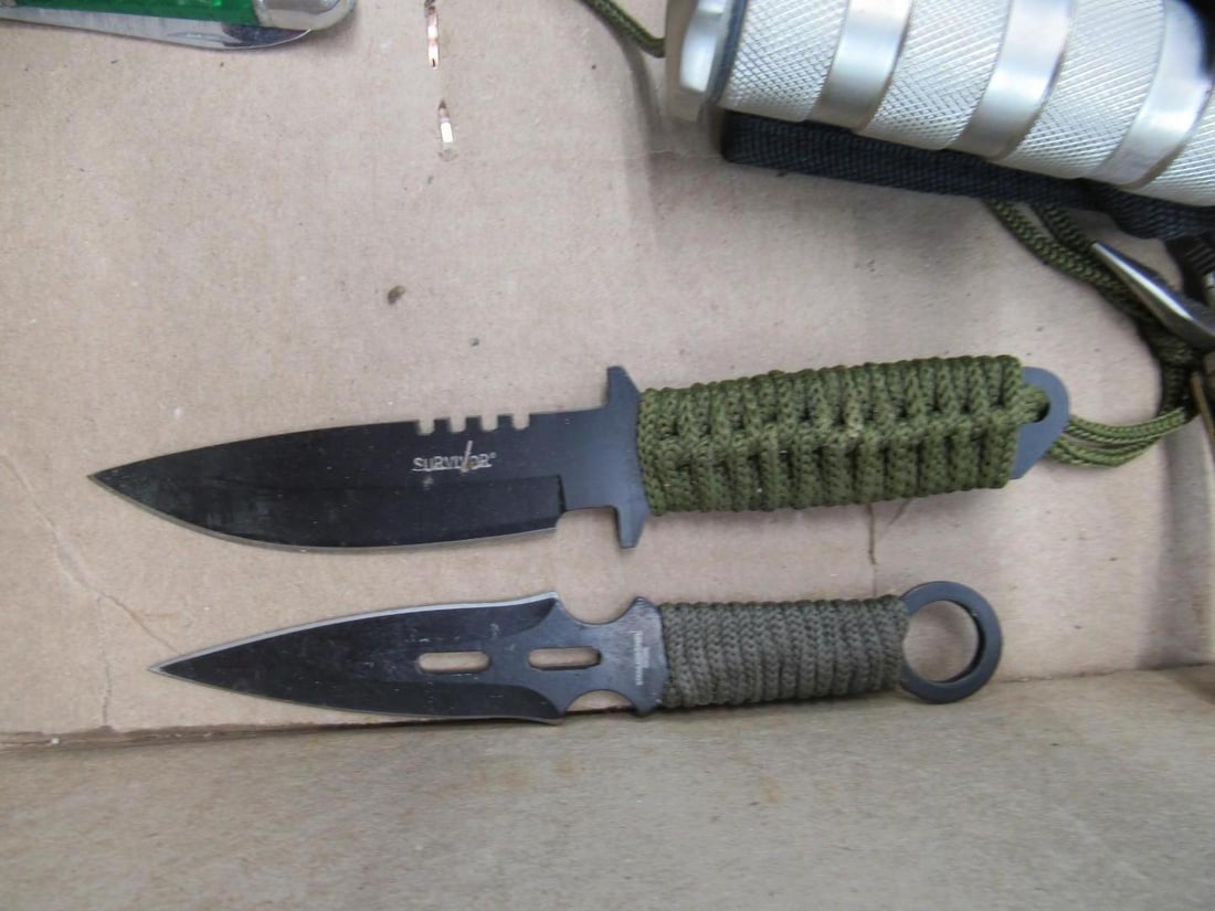 (40) Knives and Machetes - 10