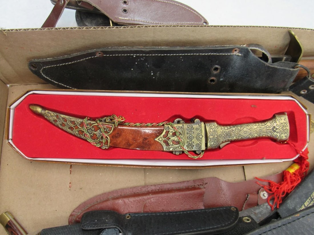 (40) Knives and Machetes - 16