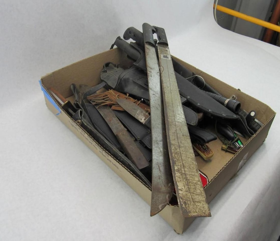 (40) Knives and Machetes - 2