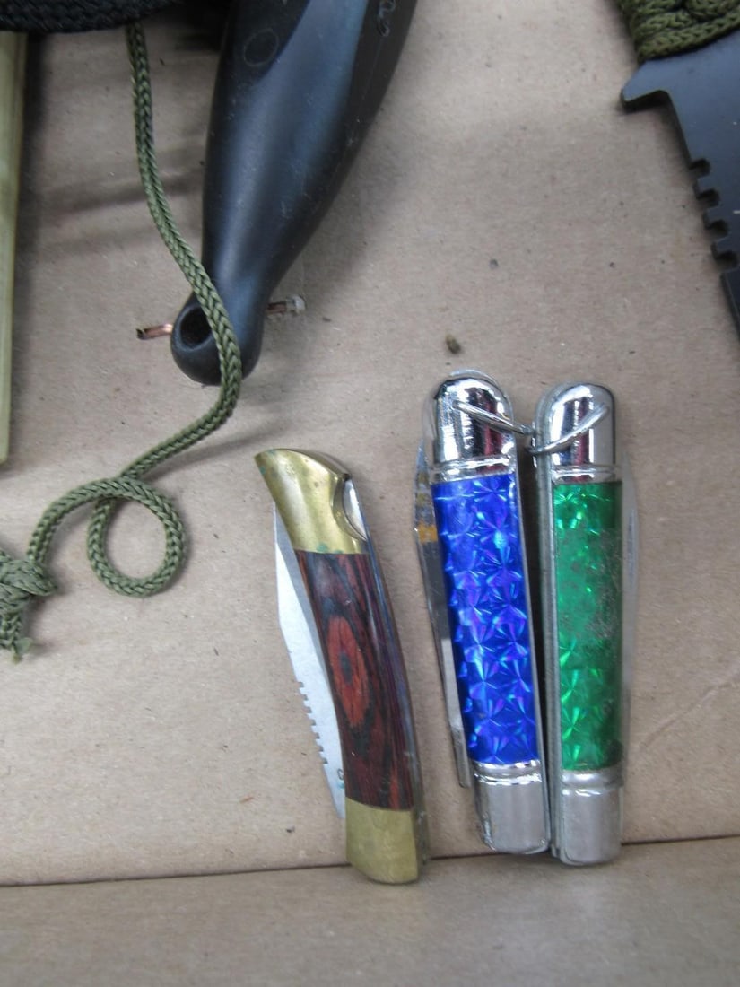 (40) Knives and Machetes - 9