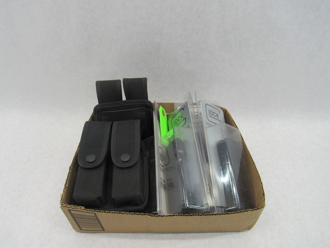 (6) Glock 15 Round .40 S&W Magazines & (3) Pouches: (6) Glock 15 Round .40 S&W Magazines & (3) Pouches 