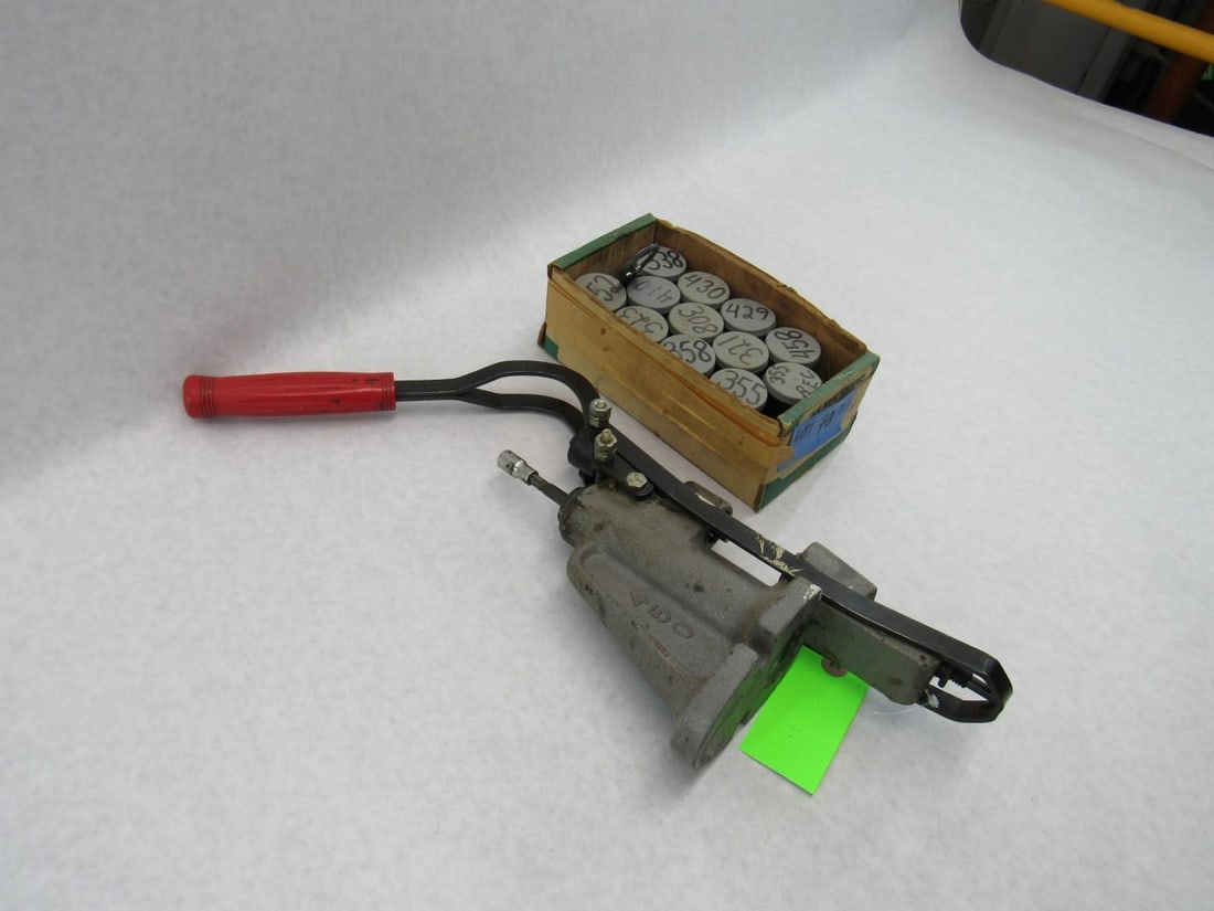 Lyman 450 Bullet Lubricator Sizer - 2