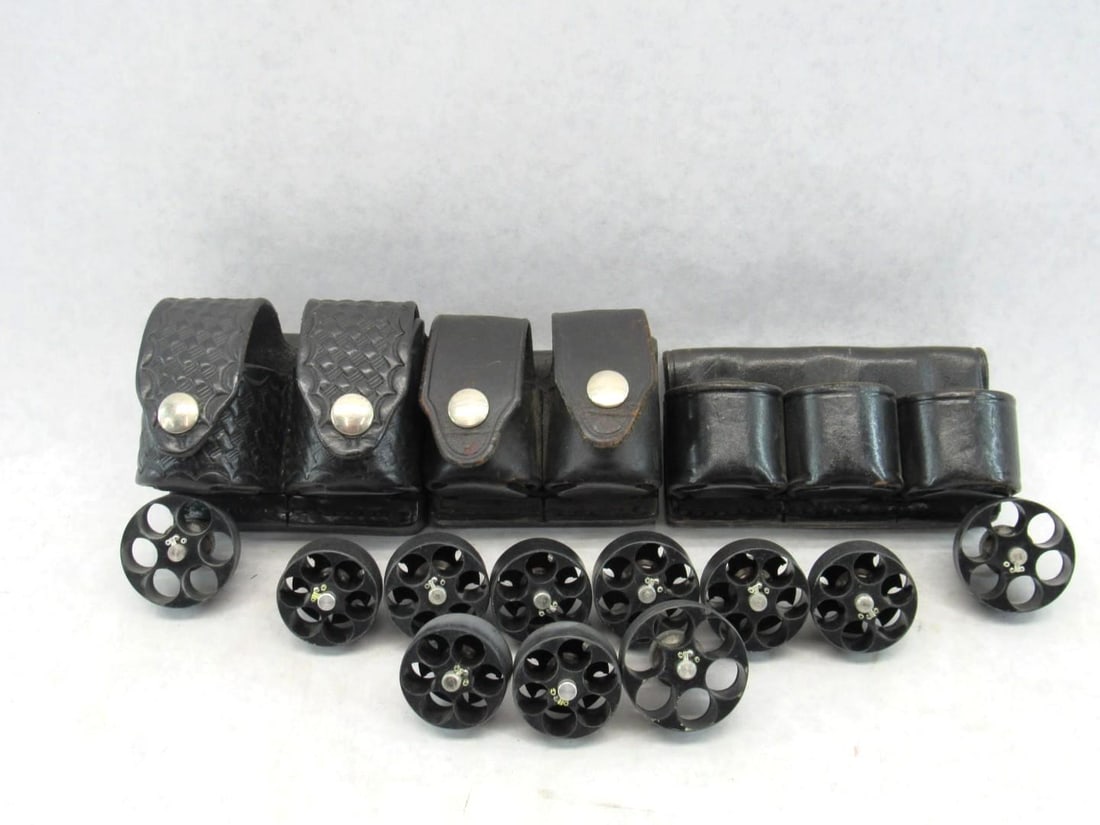 (14) Speed Loaders & (3) Leather Pouches: incl.: (2) HKS 57; (4) HKS 10-A; (1) HKS 29; (4) HKS 586; (3) Safariland S&W K2C 