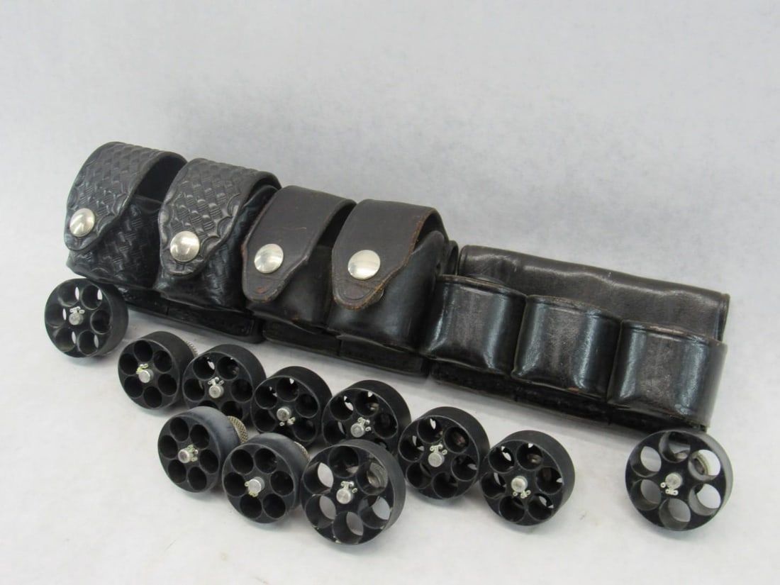 (14) Speed Loaders & (3) Leather Pouches - 4