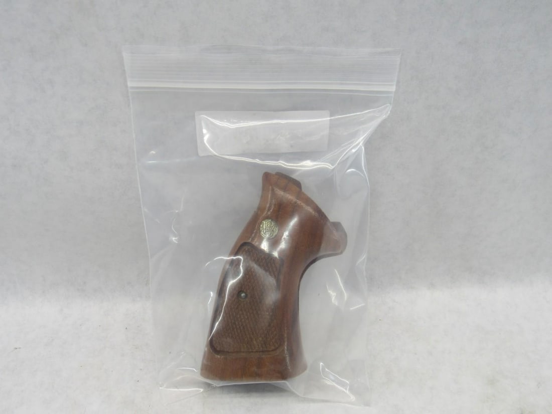 Smith & Wesson Large Frame Revolver Grips - 6
