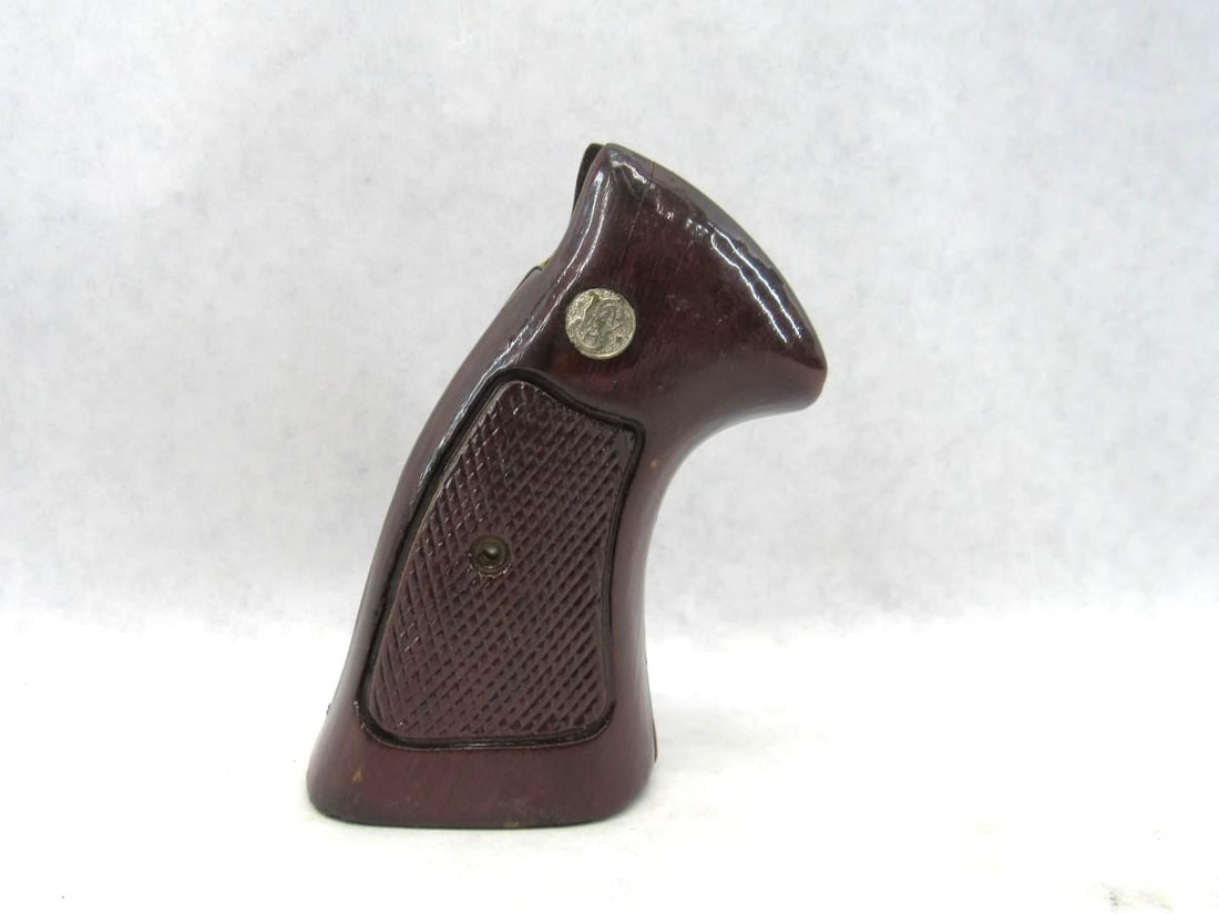 Smith & Wesson Large Frame Revolver Grips: with screw 
