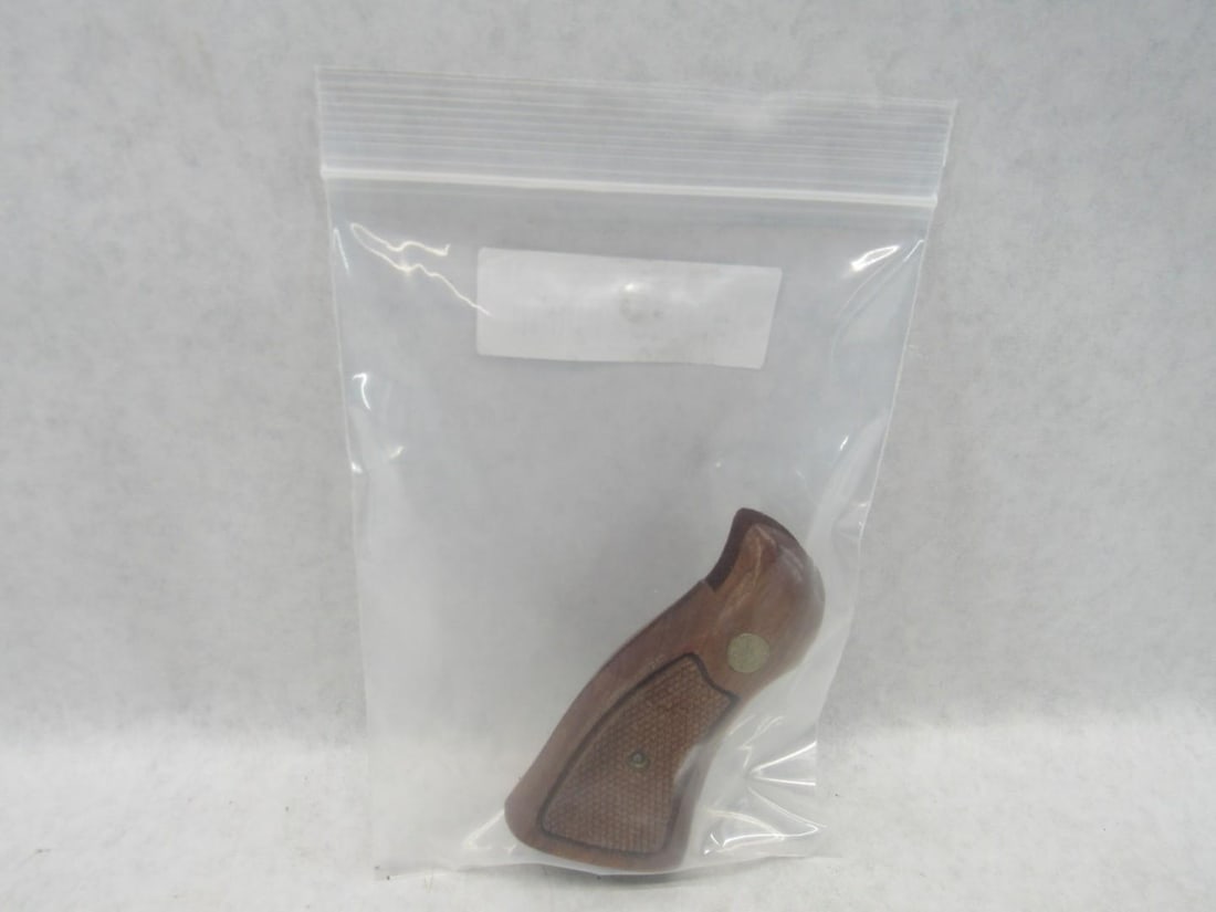 Smith & Wesson Revolver Grips - 6