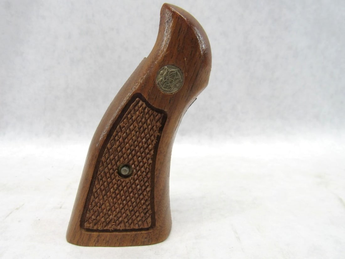 Smith & Wesson Revolver Grips: with screw