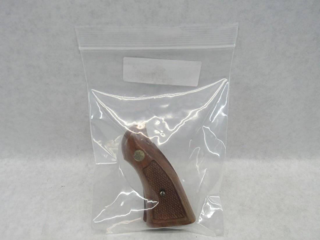 Smith & Wesson Revolver Grips - 6
