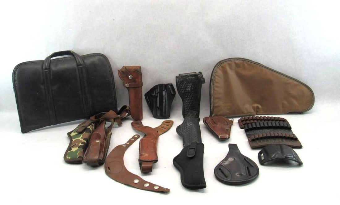 Assortment of Gun Leather: Assortment of Gun Leather 