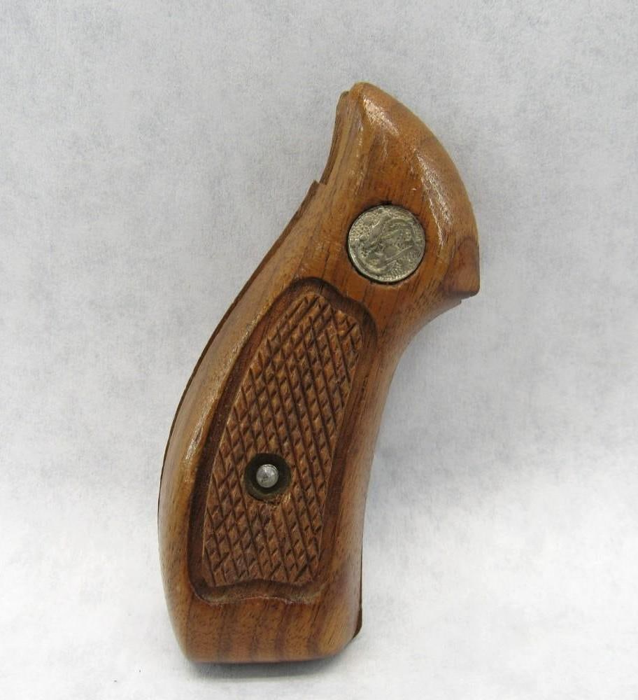 Smith & Wesson J Frame Revolver Grips: with screw 