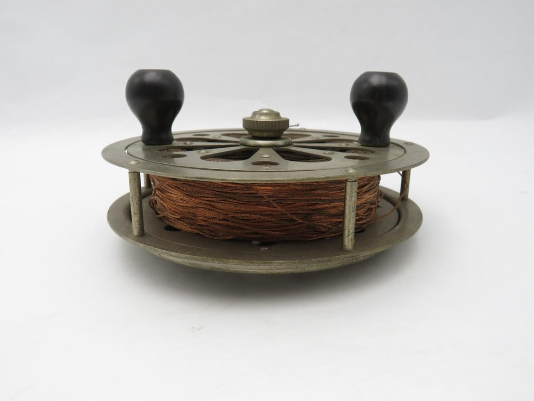 Vintage Pflueger Sal-Trout 1558 Reel - 2