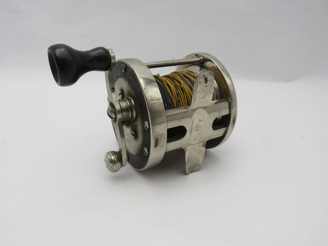 Vintage 4 Brothers Eclipse Surf Casting Reel (1 of 5)