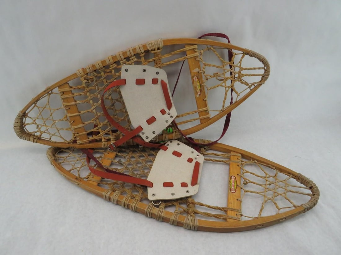 L.L. Bean Wood Snowshoes: 13" x 33"