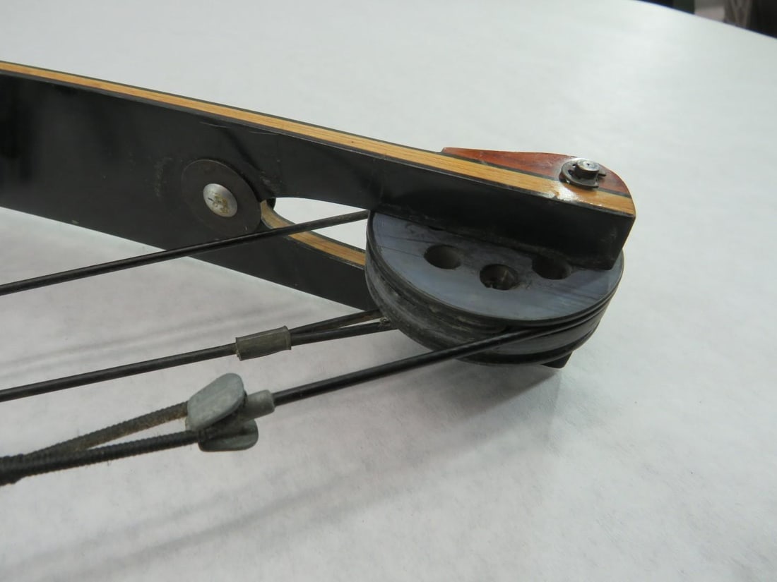 Vintage Jeffery "the Regal 40.5" Compound Bow - 10