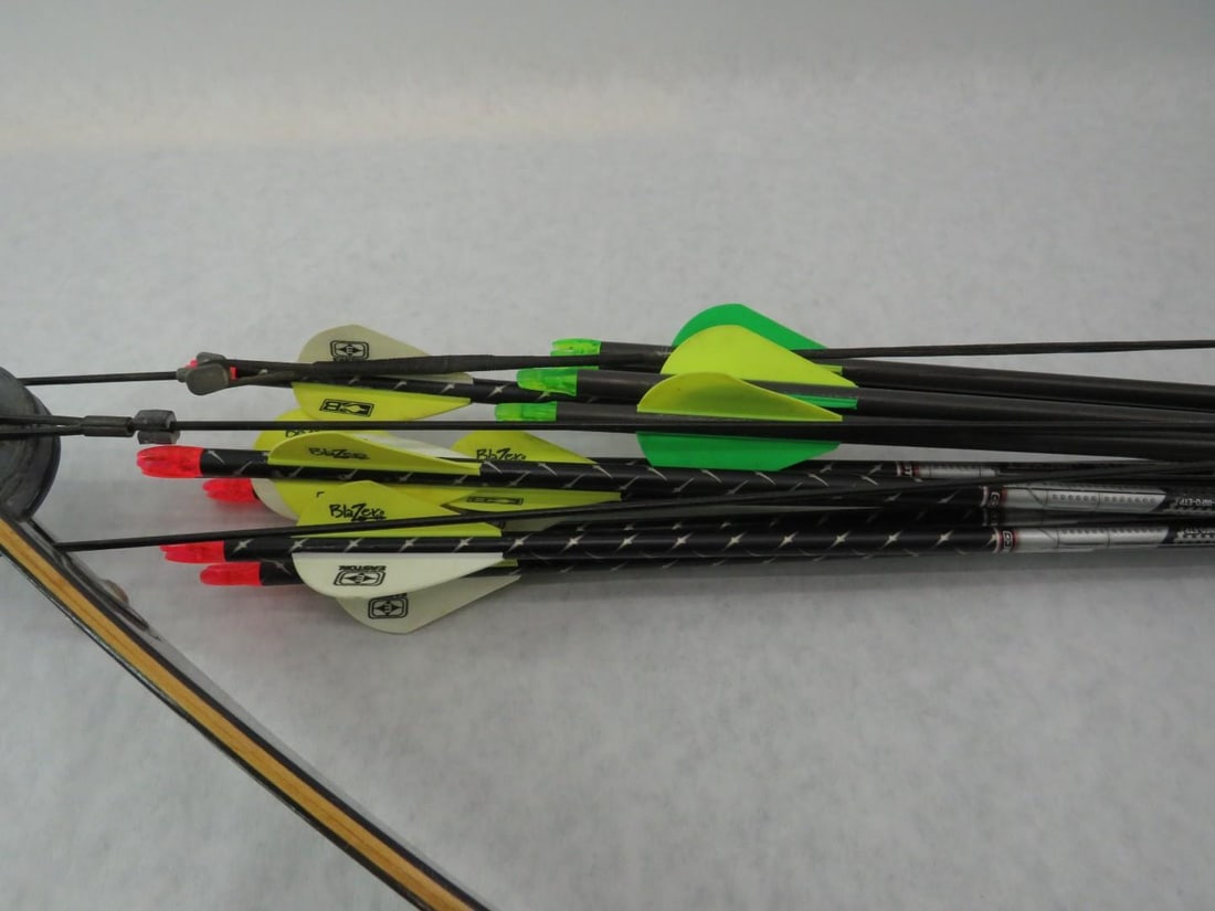 Vintage Jeffery "the Regal 40.5" Compound Bow - 16