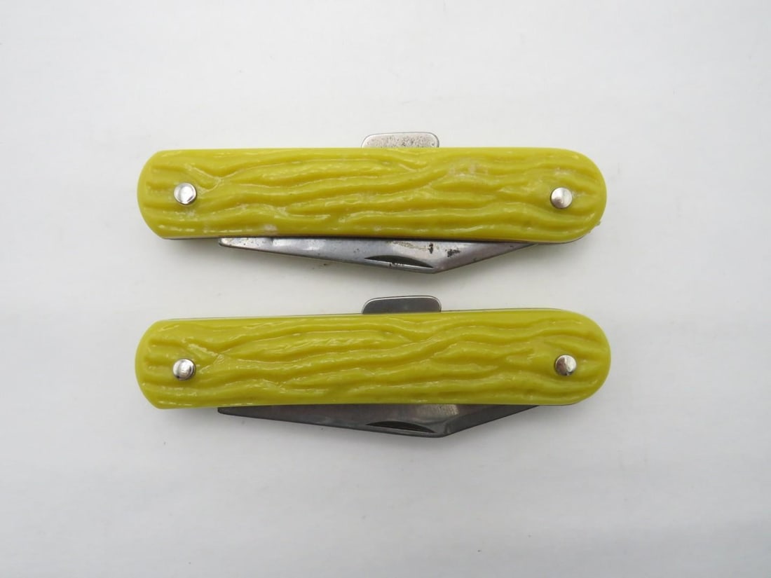 (2) Vintage Colonial Lock Back Knives: (2) Vintage Colonial Lock Back Knives 